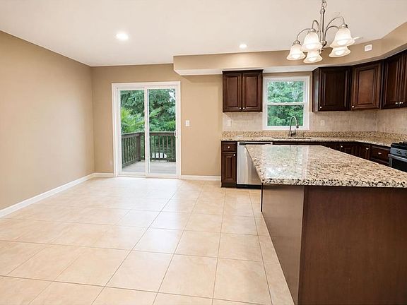 4th image of 36 Riverside Ln