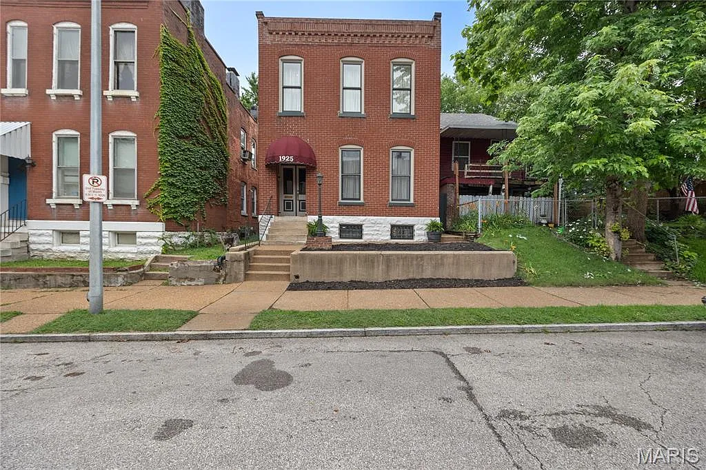 1925 Wyoming St photo 1