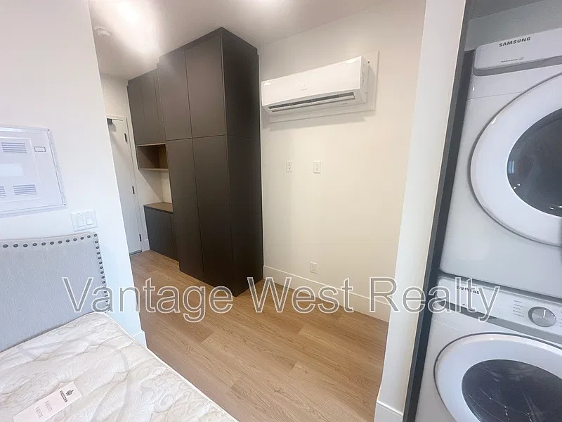 Studio, 1.0 bath, 327 sqft, $1,275 — Photo 3
