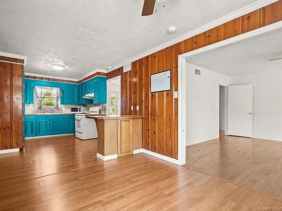 3rd image of 1403 Dautel St