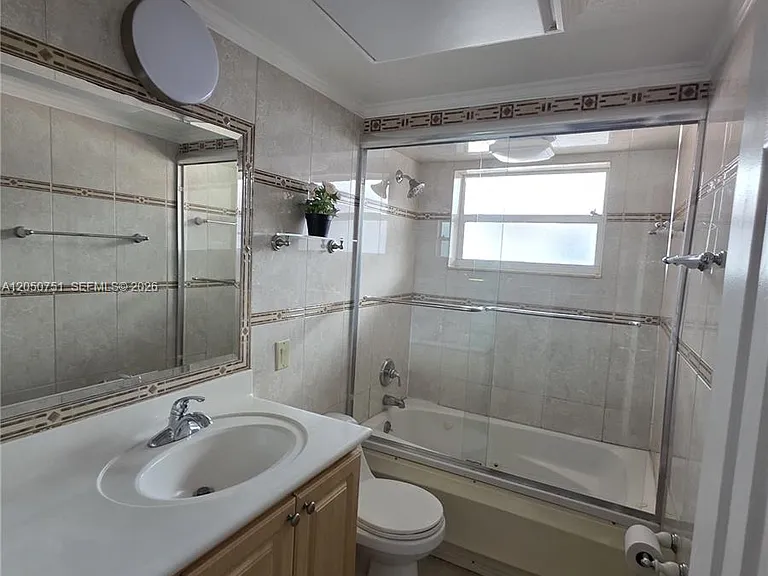 1750 W 46th St #520 — Photo 11