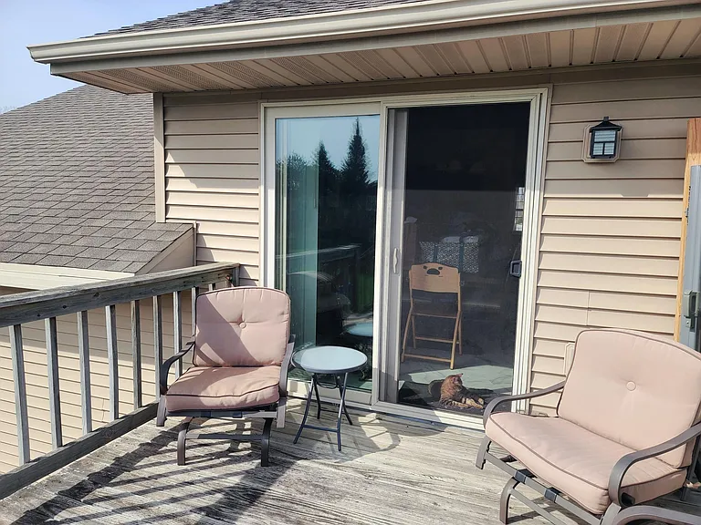 146 E River Dr — Photo 11