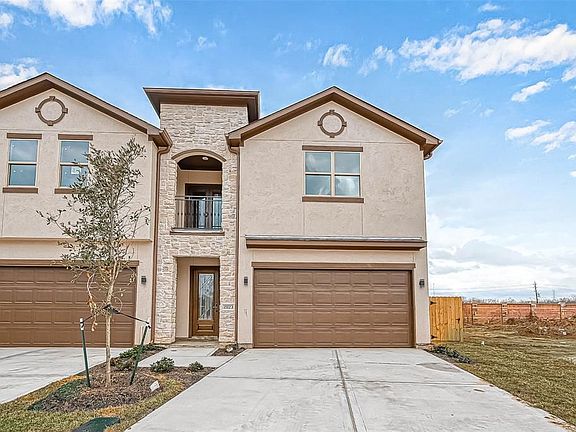 2nd image of 2023 Olivos St