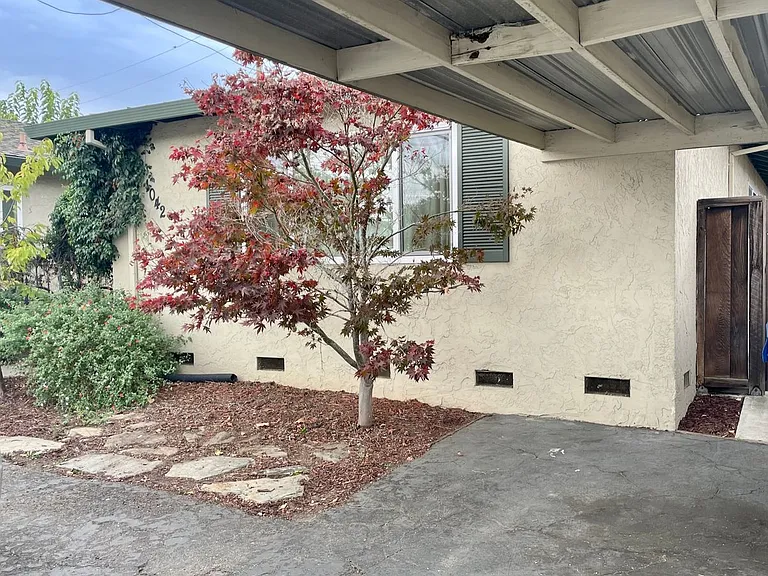1042 W Hacienda Ave — Photo 3