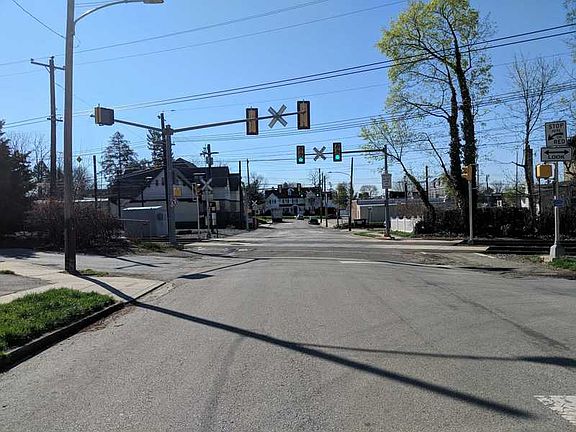 5th image of 437 Turner Ave