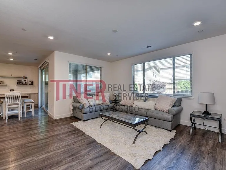 4016 Setucket St — Photo 2
