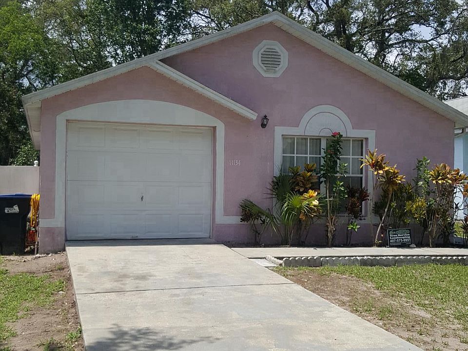 House Front w/garage