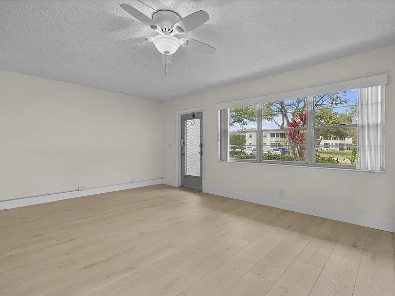 142 Kent St #I — Photo 7