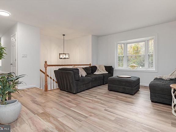 2nd image of 7963 Oak Rd