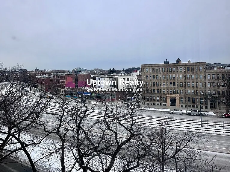 Commonwealth Ave — Photo 13