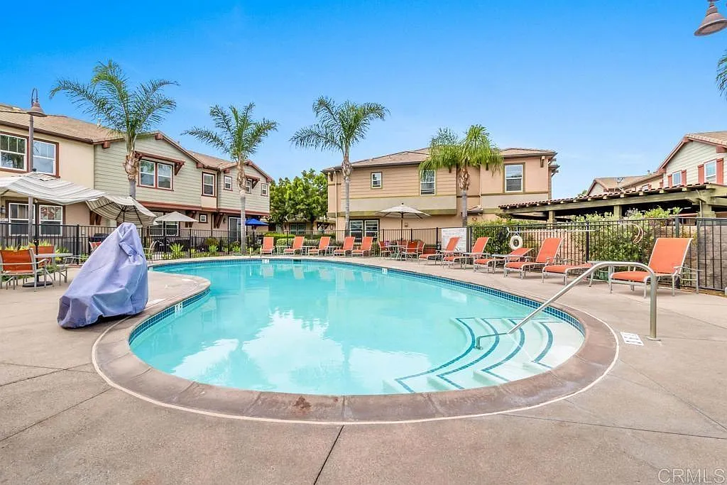 3 bed, 2.5 bath, 1323 sqft, $3,900 — Photo 4