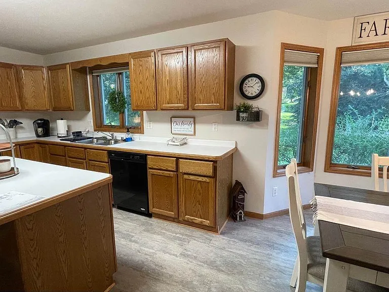 5593 Byrneland St — Photo 6