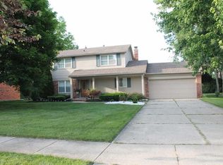1903 N Lake Dr, Troy, MI 48083