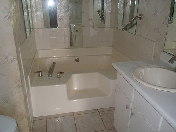 5th image of 1519 Koberlin St