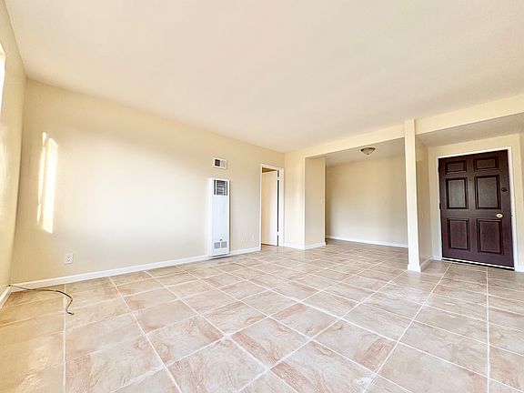 3rd image of 135 N Hillcrest Blvd APT 4