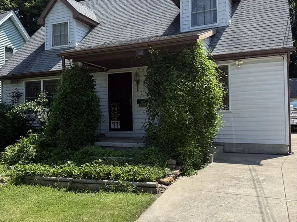 208 Poland Ave, Struthers, OH 44471