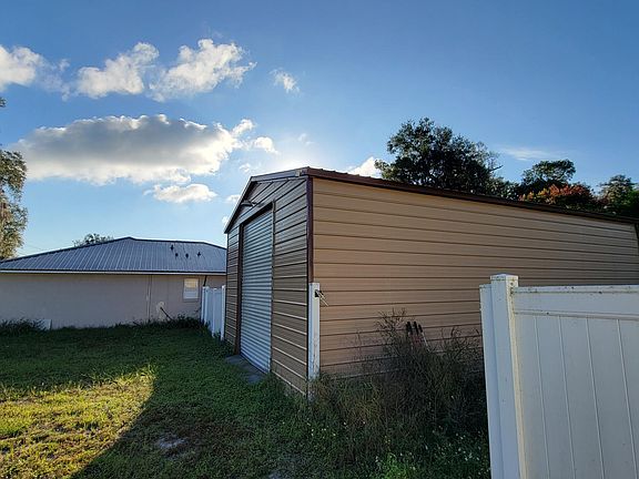 3rd image of 1160 W Voorhis Ave