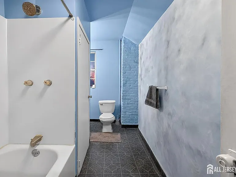 58 Brotherhood St — Photo 21