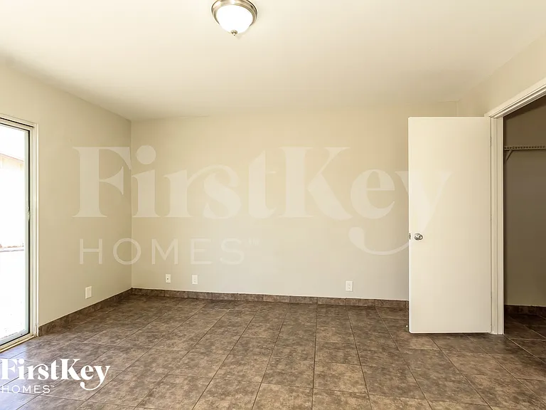 13857 N 48th Ave — Photo 8