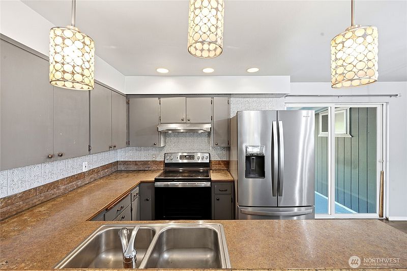 4th image of 14229 NE 55th Avenue