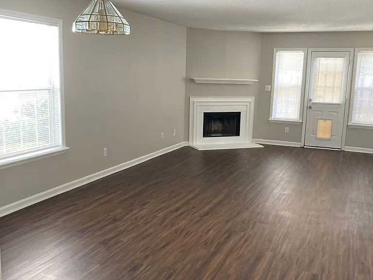 109 Barts Dr — Photo 3