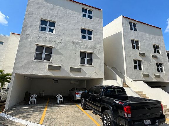 5th image of 125 Harbour Dr APT 23