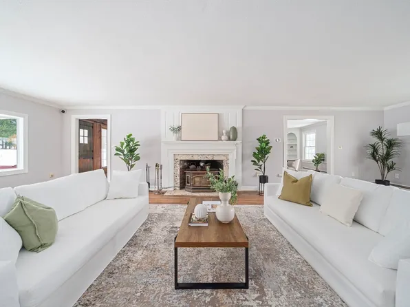 8 Conway Ln, Foxboro, MA 02035