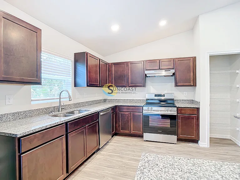 11501 N Landover Ter — Photo 8