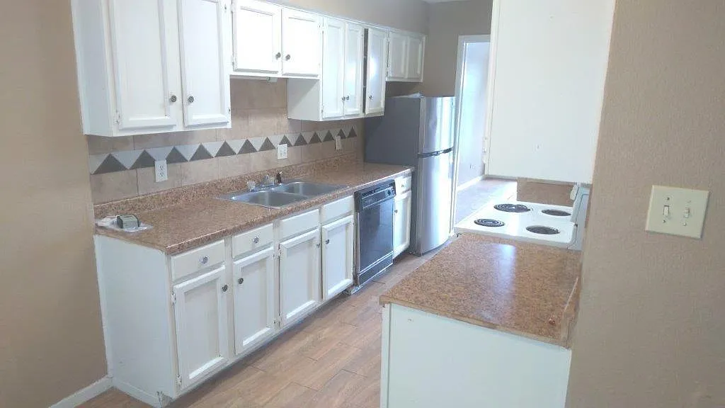 Building Photo - 2429 Miramar Ct #2429
