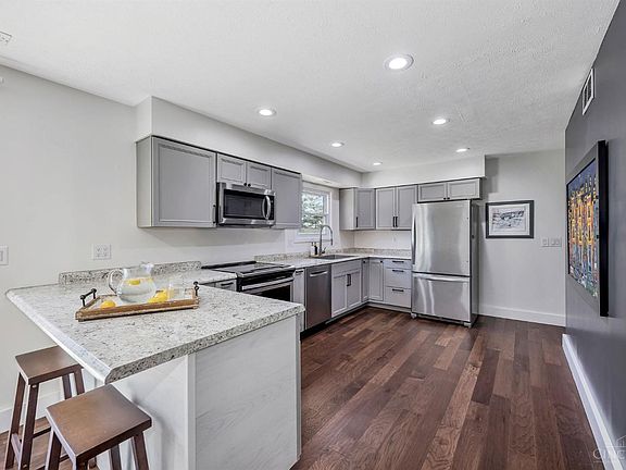 4th image of 104 Beechpoint Dr