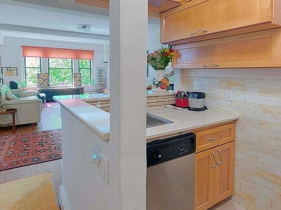 3rd image of 40 W 72nd St APT 47