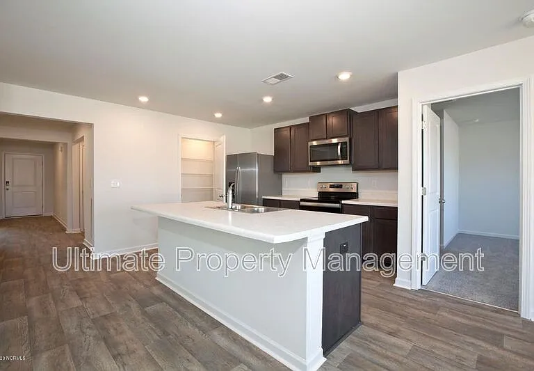 585 Draymore Dr NE — Photo 6