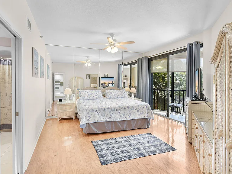 221 NE Plantation Rd #211 — Photo 16