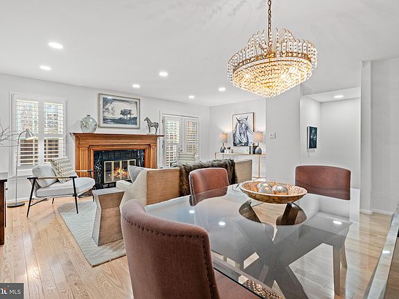 2nd image of 35 Carriage House Cir