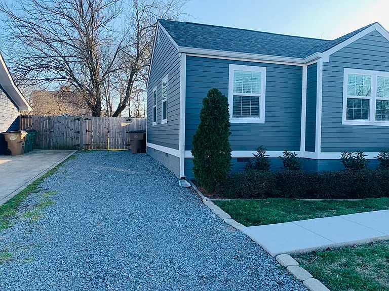 301 Morton Ave — Photo 3