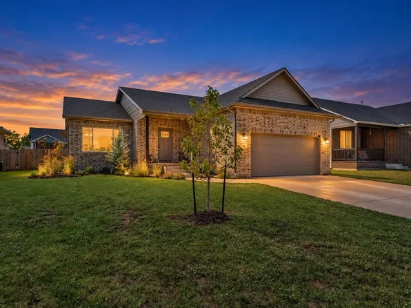 711 N Wakefield Ave, Valley Center, KS 67147