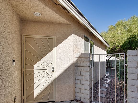 4th image of 8836 Iron Hitch Ave