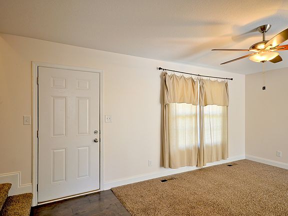 3rd image of 504 Medallion Cir