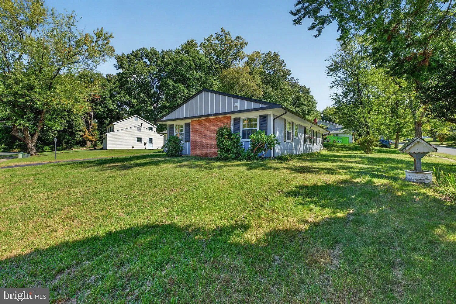 4 bed, 2.0 bath, 1819 sqft, $2,400 — Photo 3