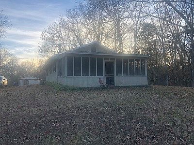 2nd image of 114 Jefferson St