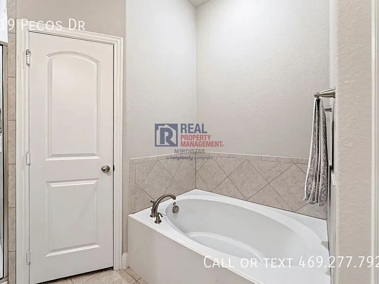 319 Pecos Dr — Photo 23
