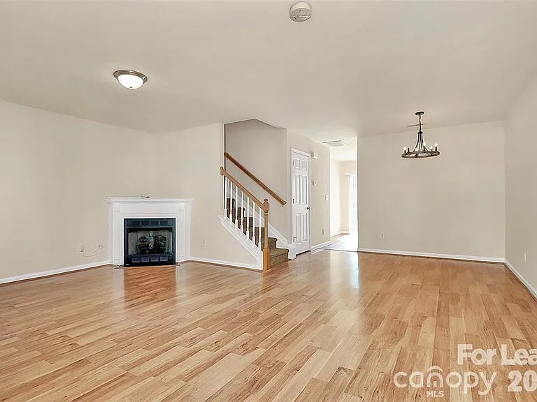 915 Par One Ct — Photo 4