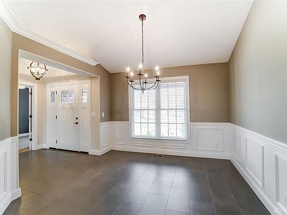 3rd image of 283 Crown Point Dr