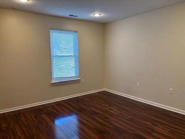 1522 Oakfield Dr — Photo 8