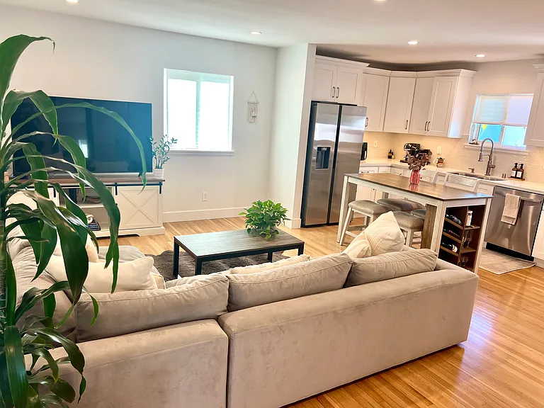Living Room: View from the entry when you look left