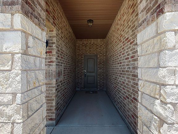 2nd image of 1813 Masquerade Blvd