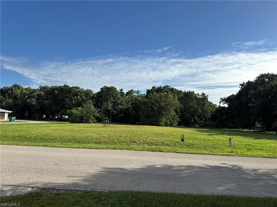 2nd image of 2660 Lakeview DR