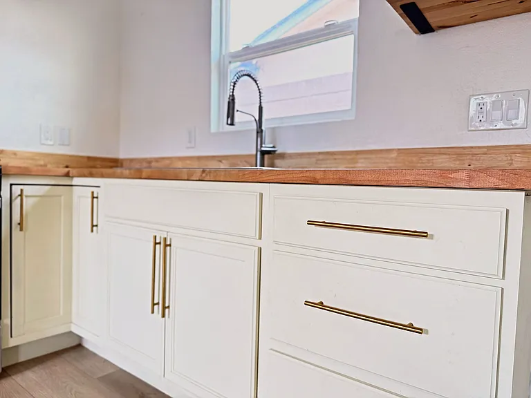 577 Florence St — Photo 11