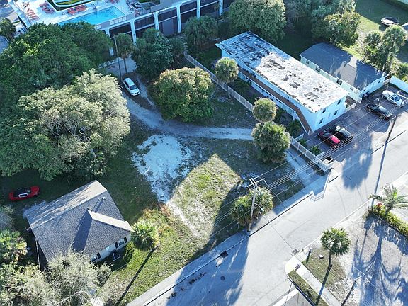 3rd image of 902 2nd Street