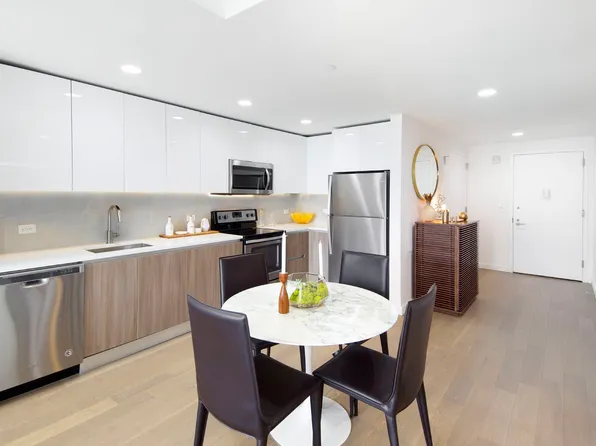 25 Park Lane South image 3 of 26